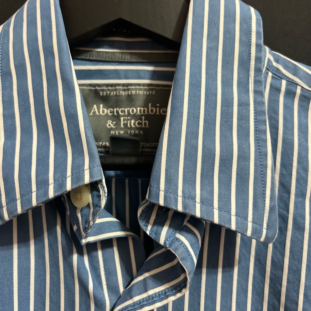 Abercrombie & Fitch muscle button down striped shirt. - Picture 2 of 12